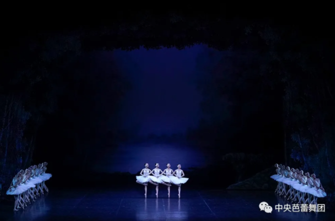 首页 新闻 最新动态当晚的演出由中芭主要演员徐琰饰演白天鹅与黑天鹅