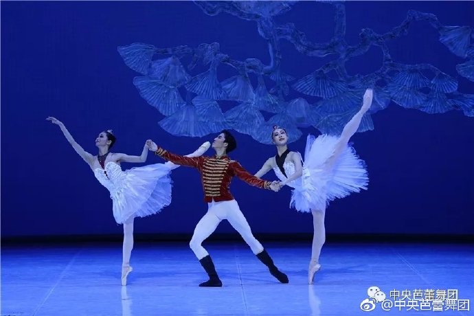 说明: 说明: http://39.96.12.65:82/_img/ballet/imageRepository/8464f472-78a6-47e1-b402-e77cab8950ec.jpg