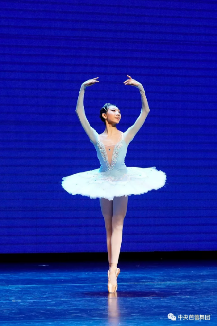 说明: 说明: http://39.96.12.65:82/_img/ballet/2019/08/19/20190819113057614001.png