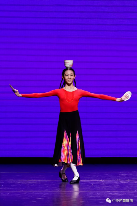 说明: 说明: http://39.96.12.65:82/_img/ballet/2019/08/19/20190819113252100001.png