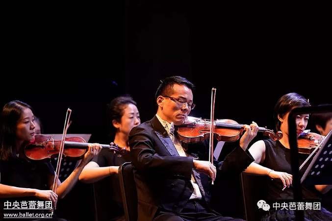 说明: 说明: http://39.96.12.65:82/_img/ballet/2019/09/11/20190911084828822001.png