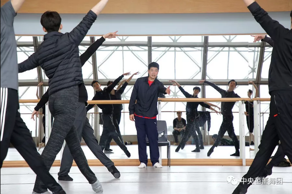 说明: 说明: http://39.96.12.65:82/_img/ballet/2019/08/19/20190819153340855001.png