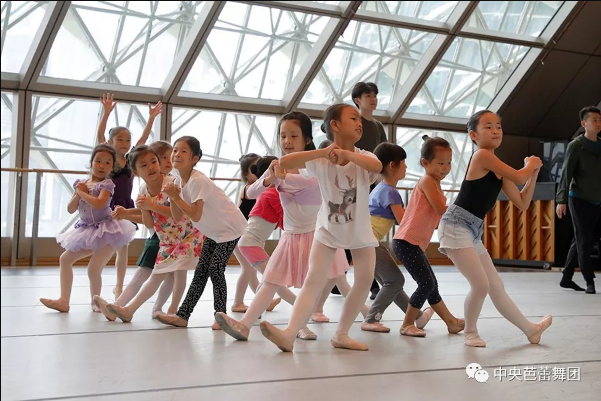 说明: 说明: http://39.96.12.65:82/_img/ballet/2019/08/19/20190819153440808001.png