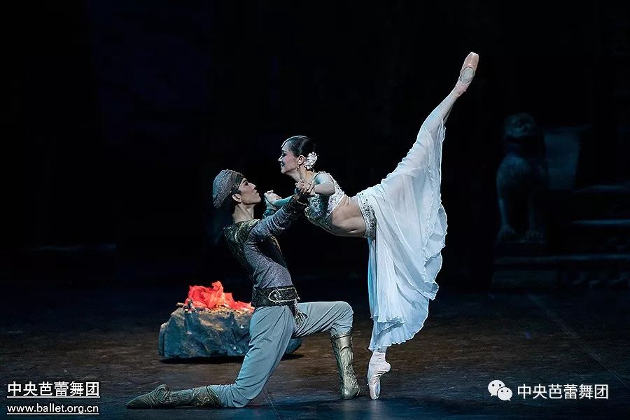 说明: 说明: http://39.96.12.65:82/_img/ballet/imageRepository/9aae0f8d-7221-4c9a-8d44-85a89b4319d3.jpg
