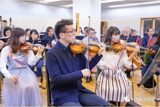 说明: 说明: http://39.96.12.65:82/_img/ballet/2019/08/17/20190817161152282001.png