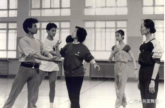 说明: 说明: http://39.96.12.65:82/_img/ballet/2019/08/19/20190819115206955001.png